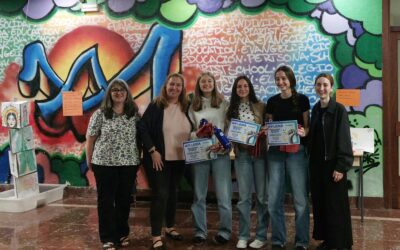 Alumnas de 4º de ESO premiadas en el concurso de carteles de la Semana Vocacional