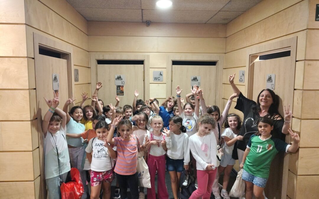 ¡El alumnado de 2.º de Primaria se lanza a la piscina!